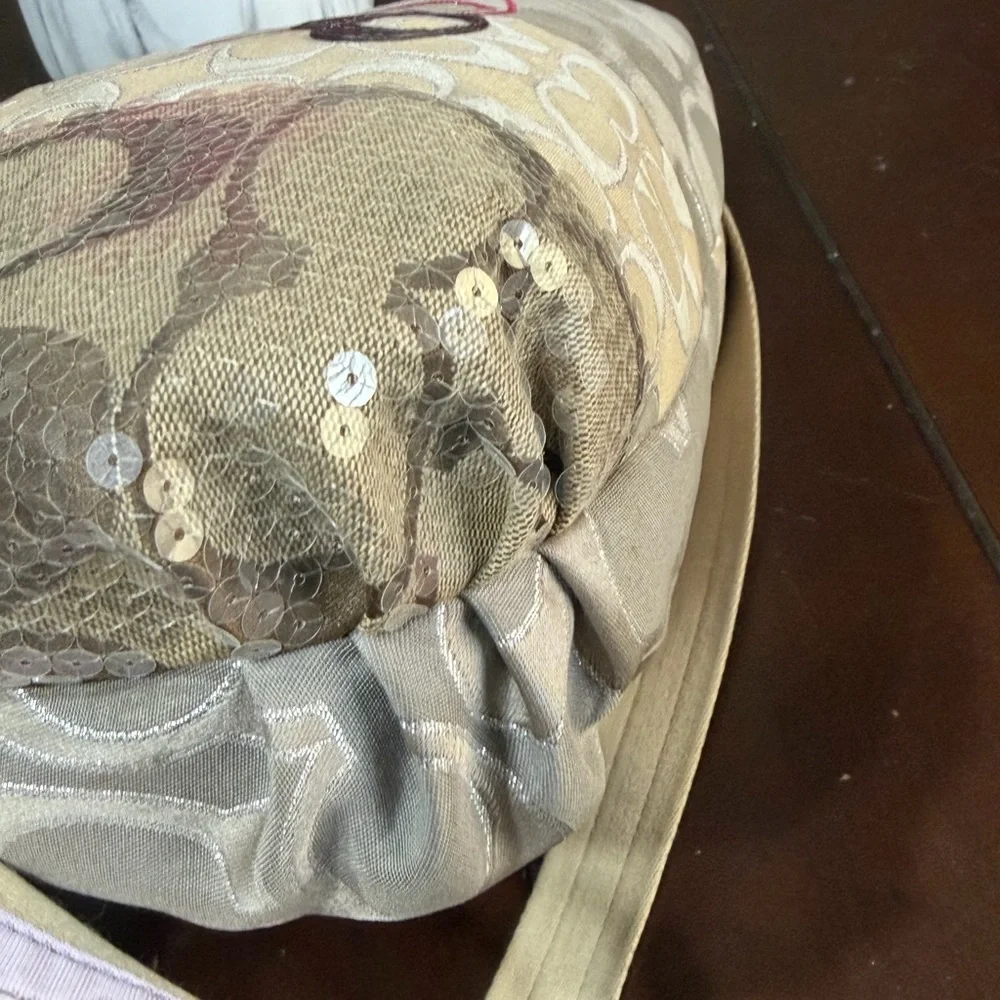 Coach Poppy Limited Edition ‘Heart bag’ 2- hang tags - Picture 11 of 17